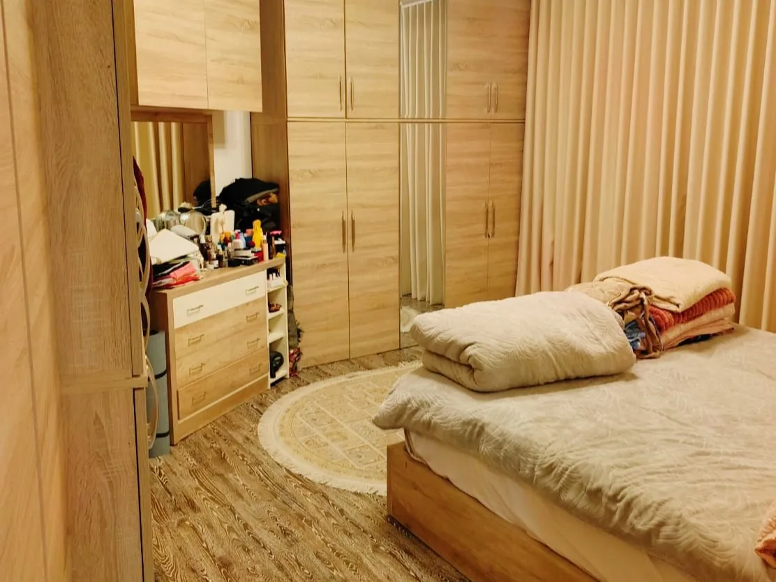 High-End Furnished Apartment With Nice view For Sale in Zoukak Al Blat, Beirut — الصورة 3