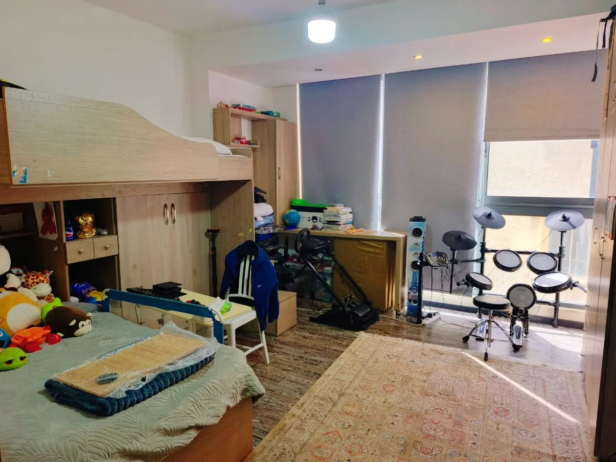 High-End Furnished Apartment With Nice view For Sale in Zoukak Al Blat, Beirut — الصورة 4