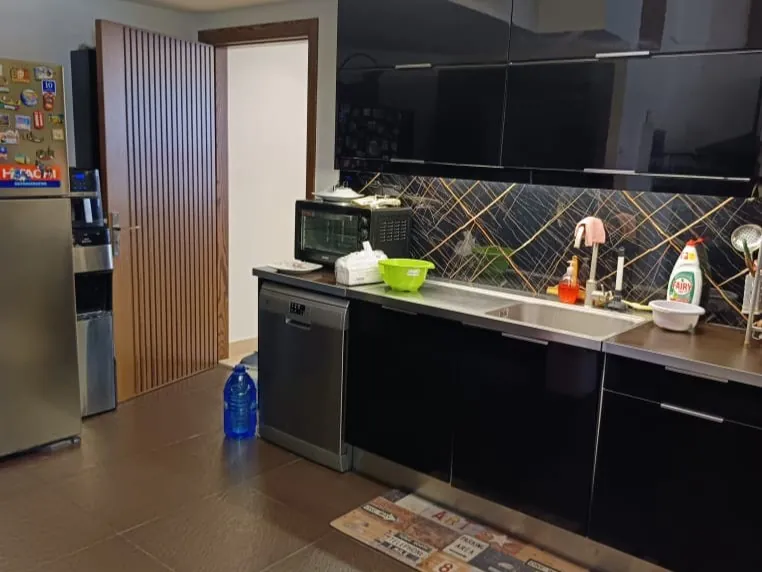 High-End Furnished Apartment With Nice view For Sale in Zoukak Al Blat, Beirut — الصورة 7