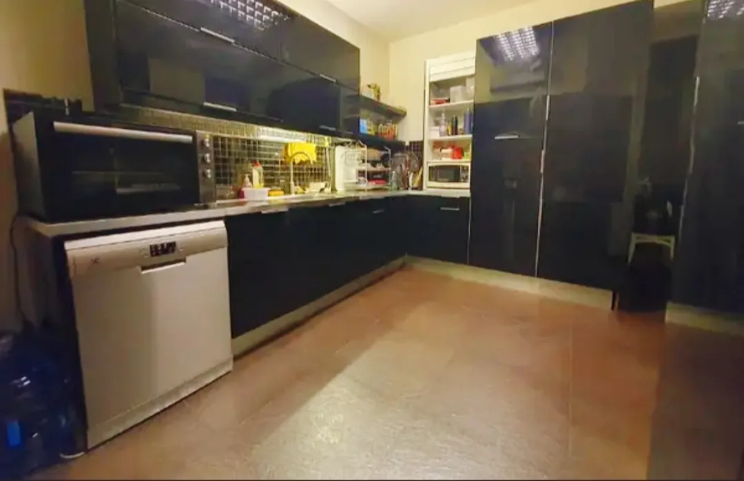 High-End Furnished Apartment With Nice view For Sale in Zoukak Al Blat, Beirut — الصورة 8
