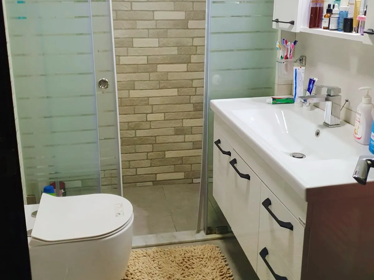 High-End Furnished Apartment With Nice view For Sale in Zoukak Al Blat, Beirut — الصورة 9