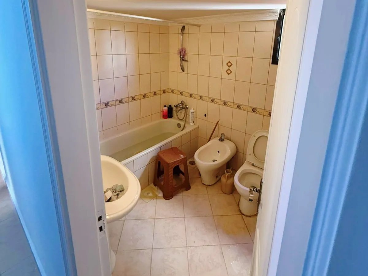 2-Bedroom Apartment with Mountain & Sea View For Sale in Jbeil, Blat — الصورة 6