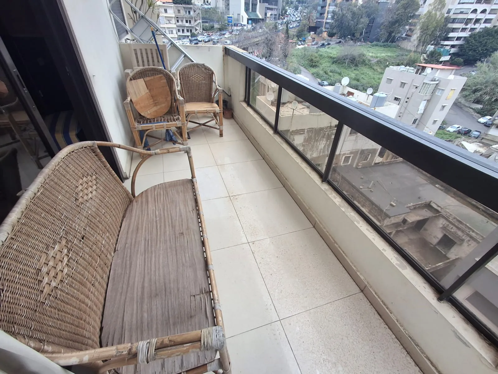 2-Bedroom Apartment For Sale in Achrafieh, Hay Al Seryane — الصورة 4
