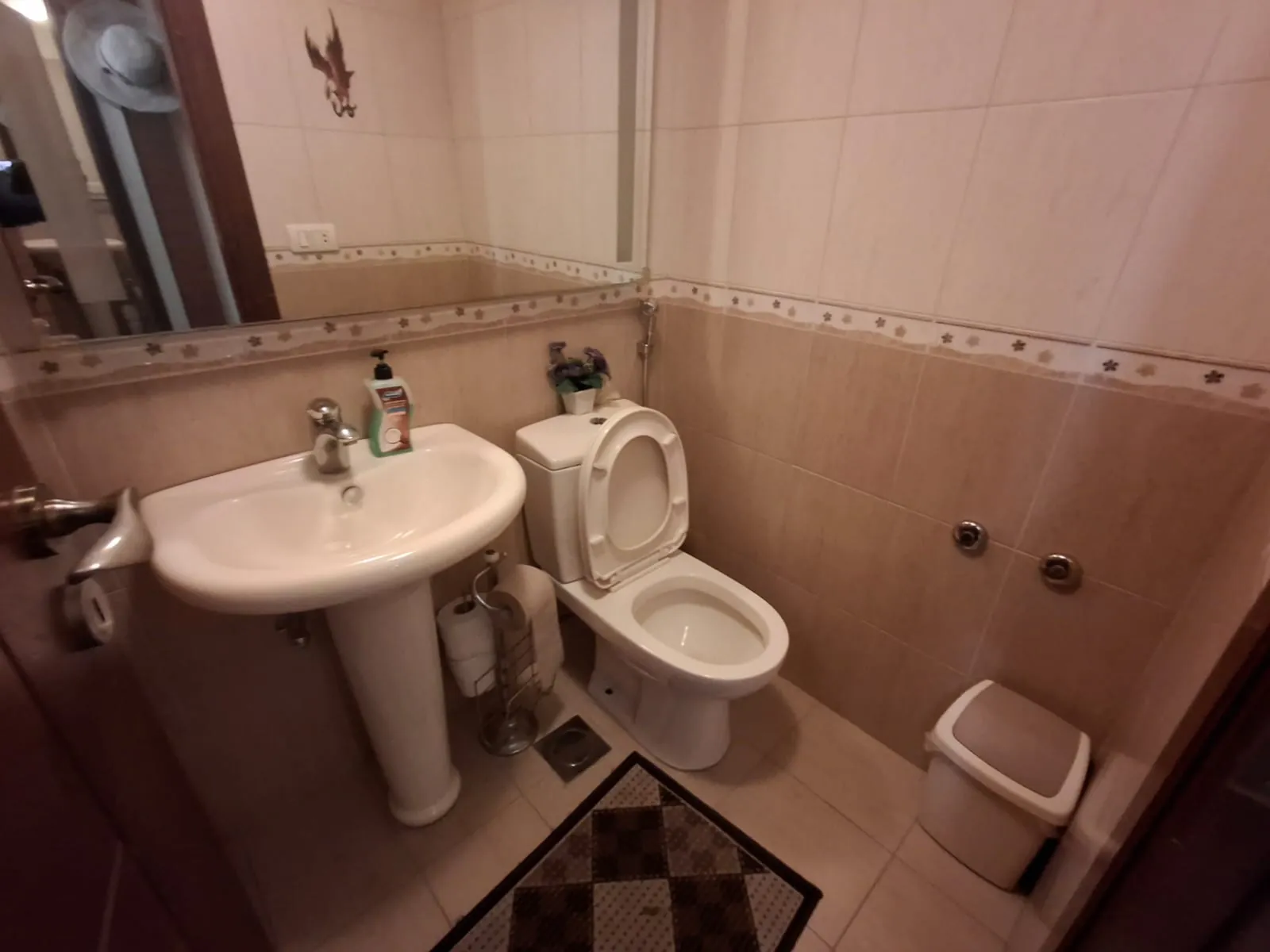2-Bedroom Apartment For Sale in Achrafieh, Hay Al Seryane — الصورة 9