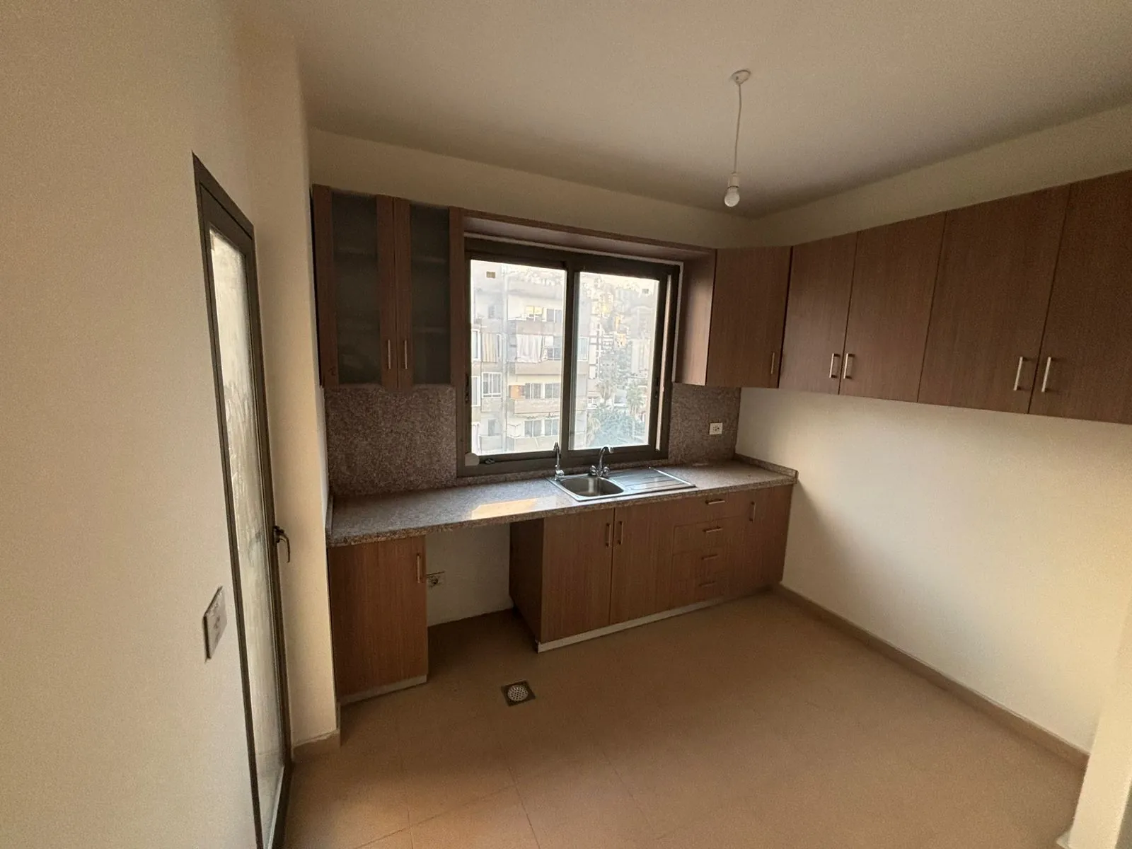 Beautiful Apartment For Sale in Jal El Dib — الصورة 3