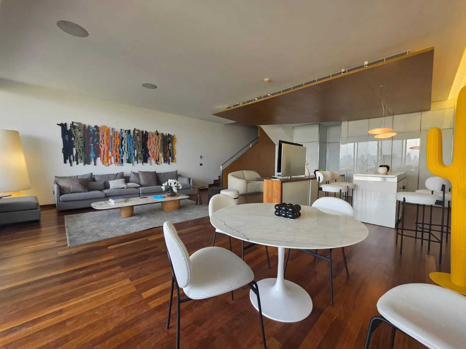 Luxurious Furnished Duplex For Sale in Yacht Club, Down Town — الصورة 2