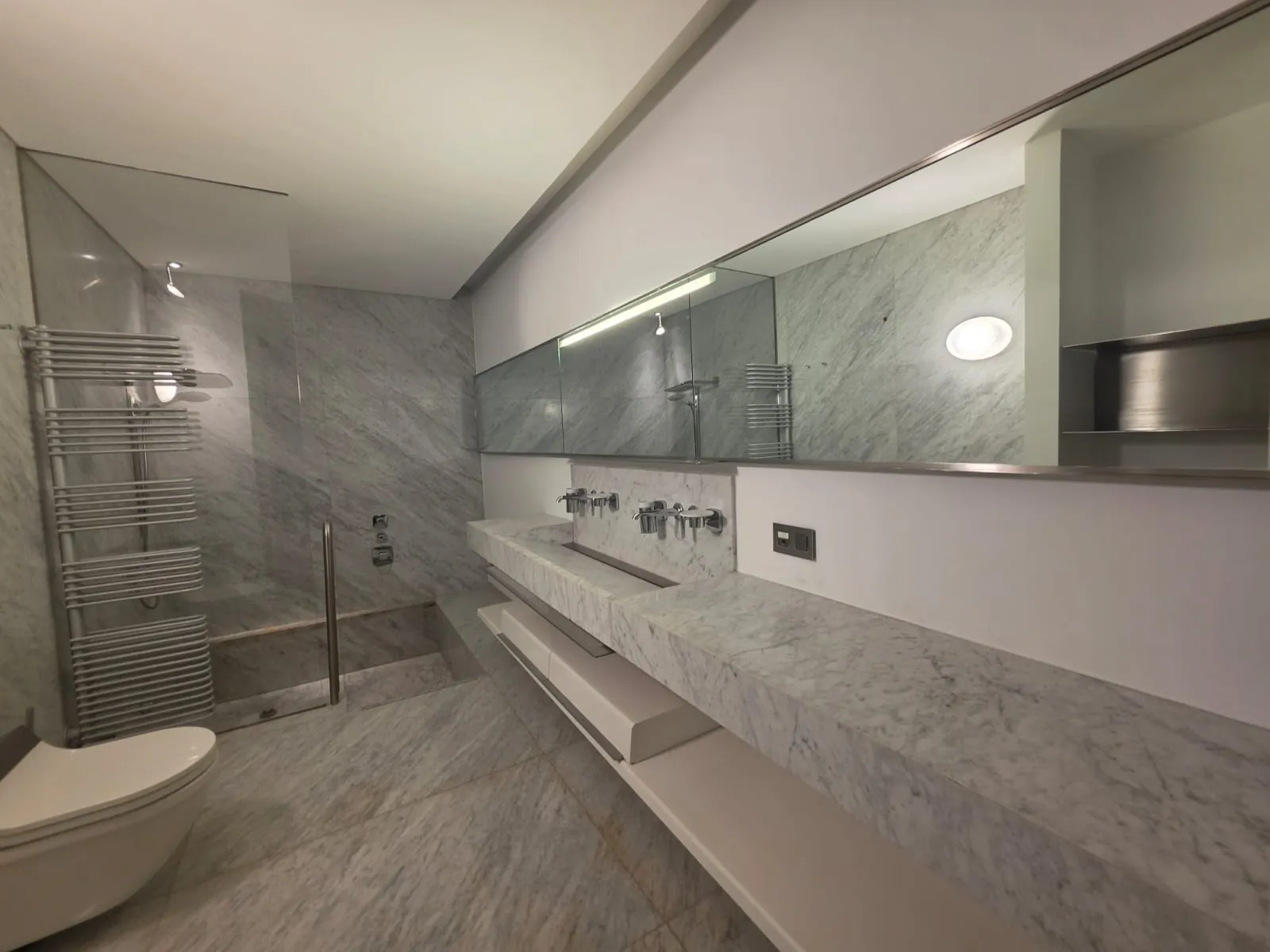 Luxurious Furnished Duplex For Sale in Yacht Club, Down Town — الصورة 6