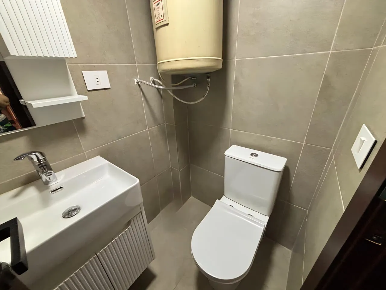 Fully Furnished Office For Rent in Mtayleb — الصورة 6
