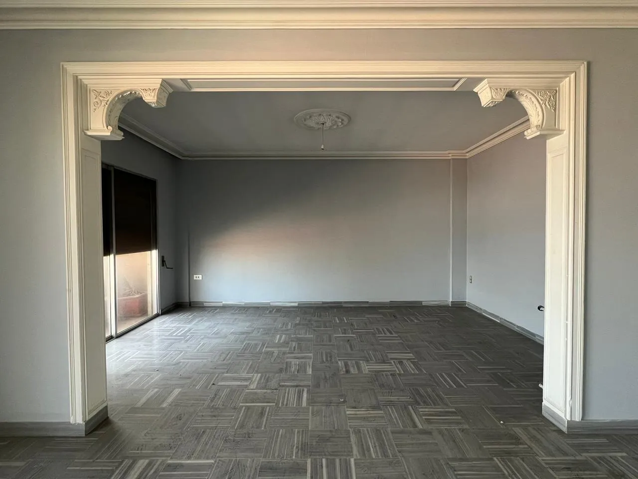 4-Bedroom Apartment with Open City View For Sale in Achrafieh, Carré D'or — الصورة 3