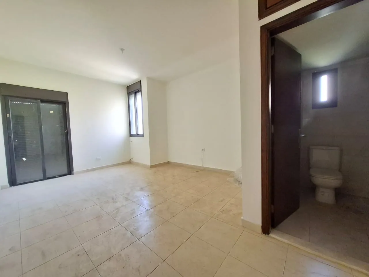 3-Bedroom Apartment with Sea View For Sale in Adma — الصورة 6