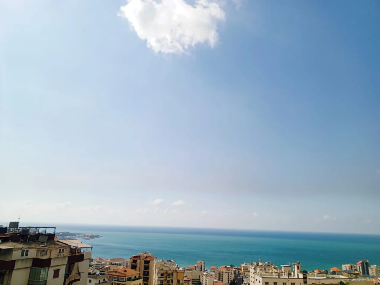 3-Bedroom Apartment with Sea View For Sale in Haret Sakher — الصورة 2