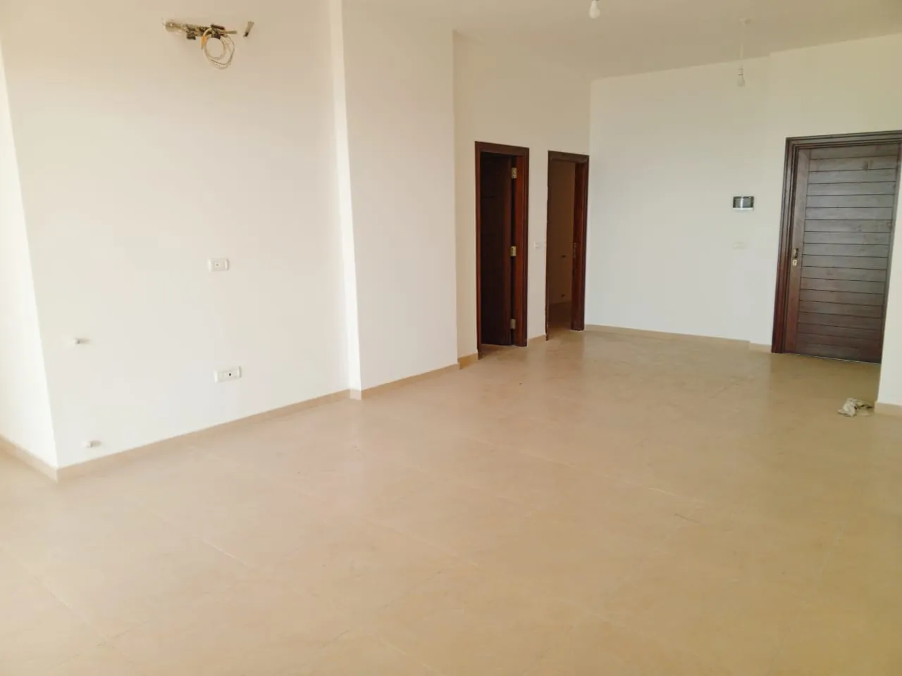 3-Bedroom Apartment with Sea View For Sale in Haret Sakher — الصورة 3