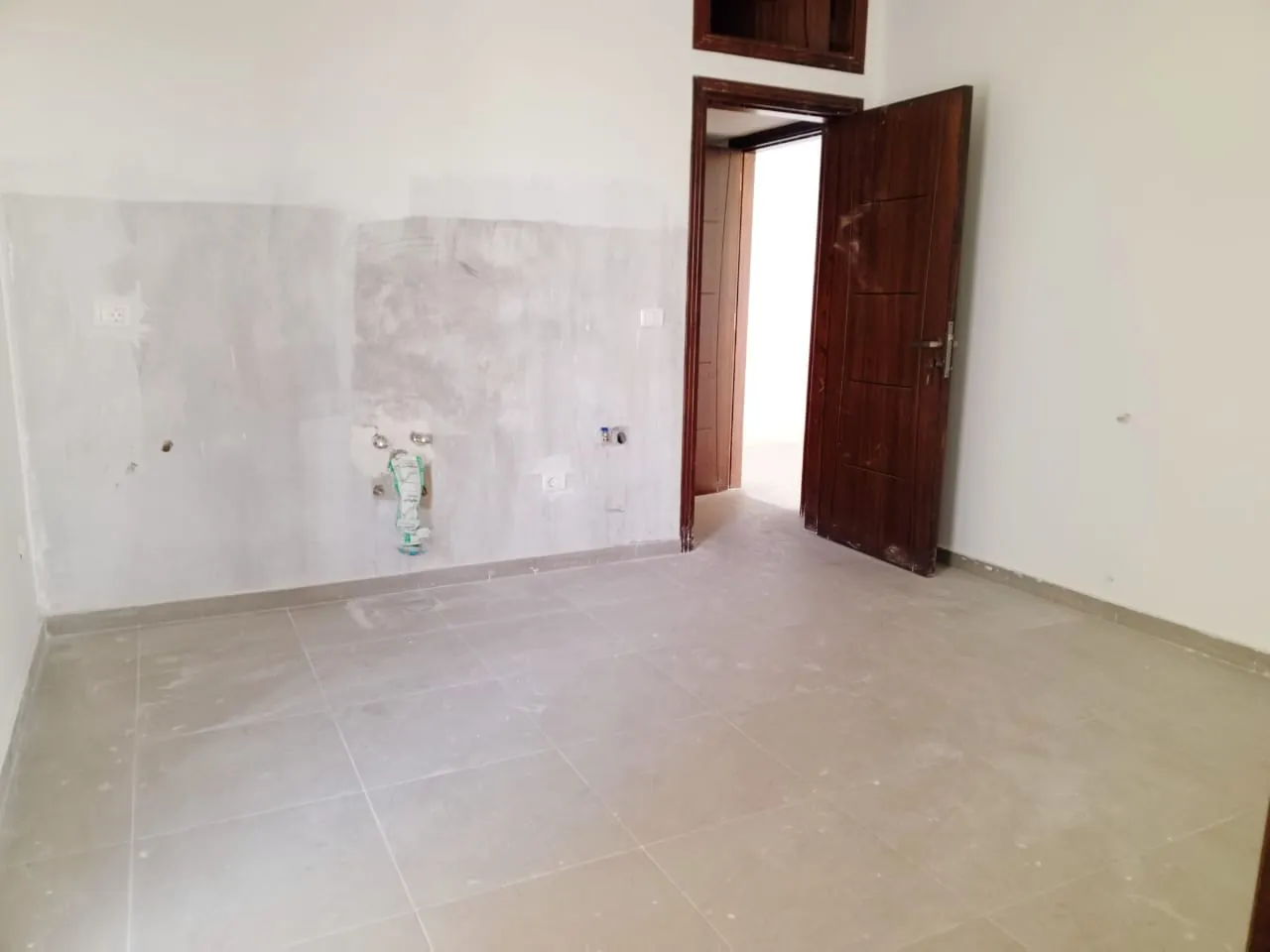 3-Bedroom Apartment with Sea View For Sale in Haret Sakher — الصورة 4