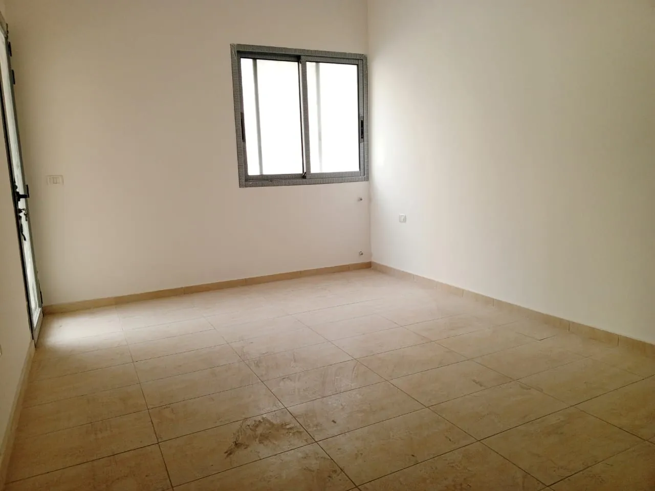 3-Bedroom Apartment with Sea View For Sale in Haret Sakher — الصورة 6