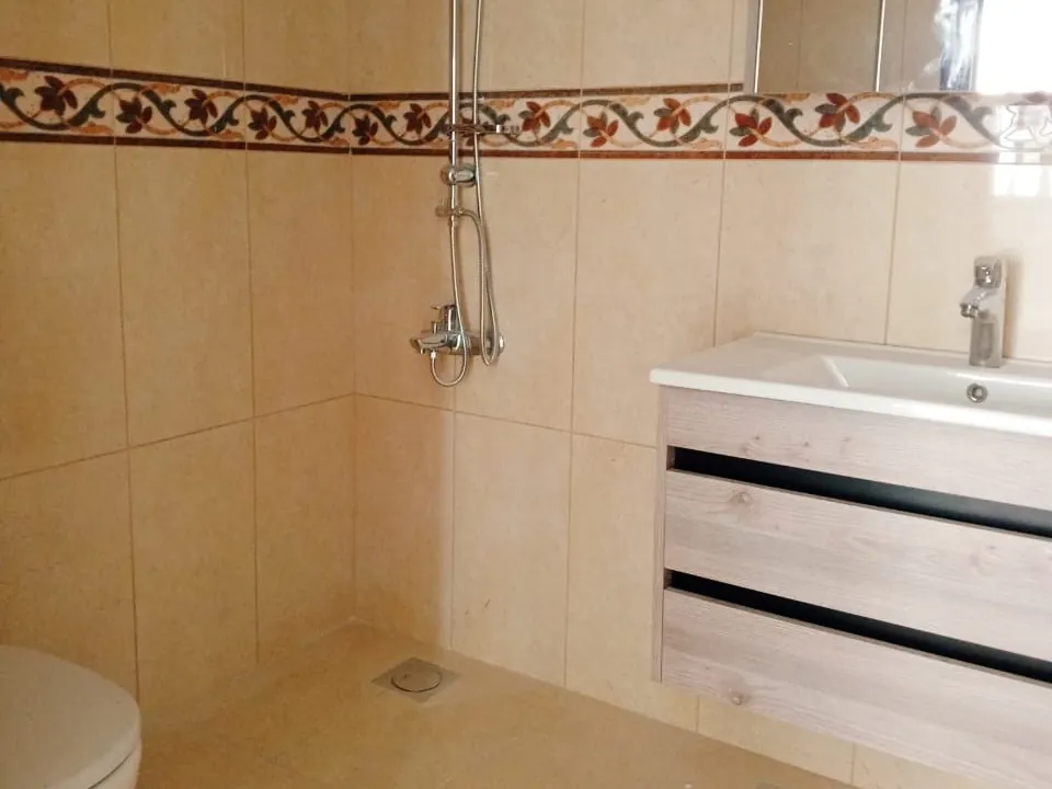3-Bedroom Apartment with Sea View For Sale in Haret Sakher — الصورة 8