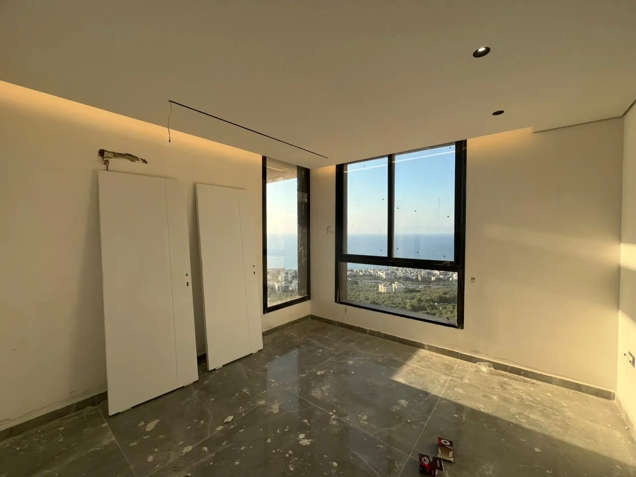 Brand New 3-Bedroom Apartment with Panoramic Sea View For Sale in Koura — الصورة 5