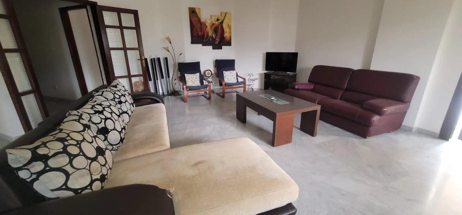 Fully Furnished Apartment with Terrace & Mountain View For Sale in Jeita — الصورة 5