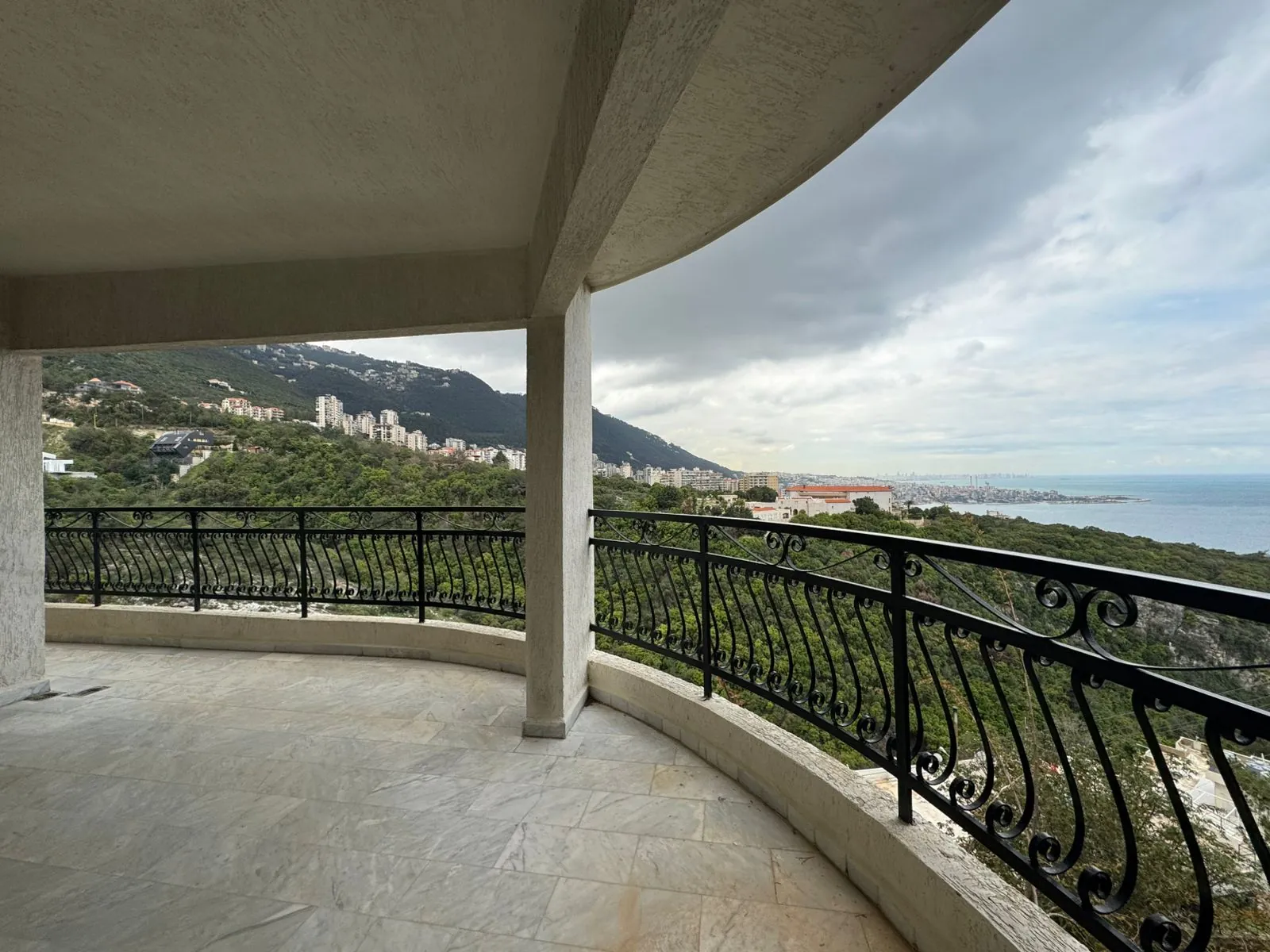 Spacious Apartment For Sale in Kfarhbeib — الصورة 3