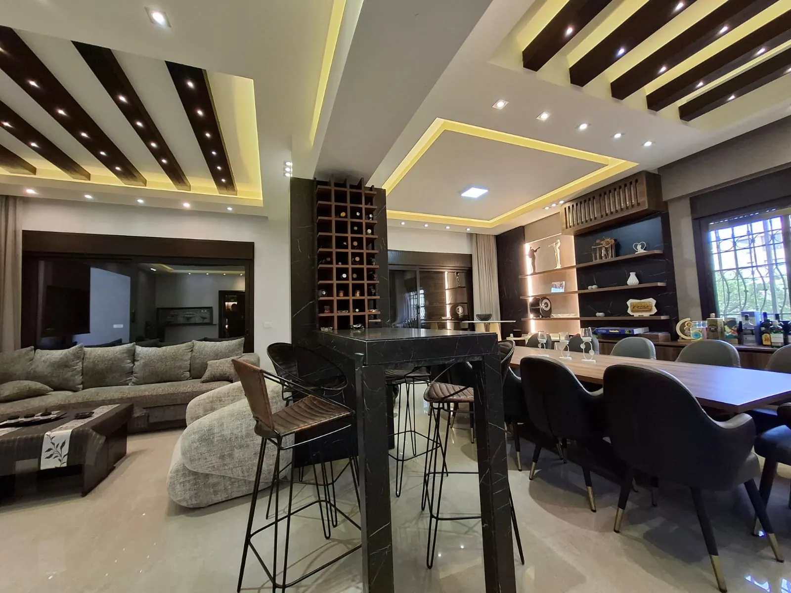 Modern Furnished 3-Bedroom Apartment with Terrace For Sale in Kfaryassine — الصورة 3