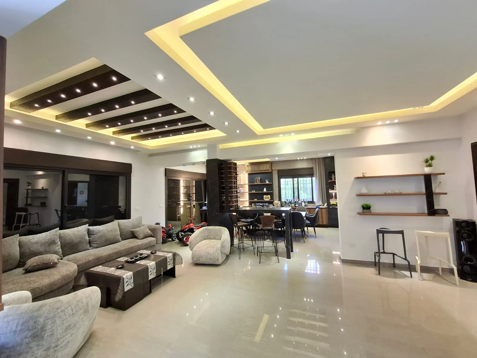Modern Furnished 3-Bedroom Apartment with Terrace For Sale in Kfaryassine — الصورة 4