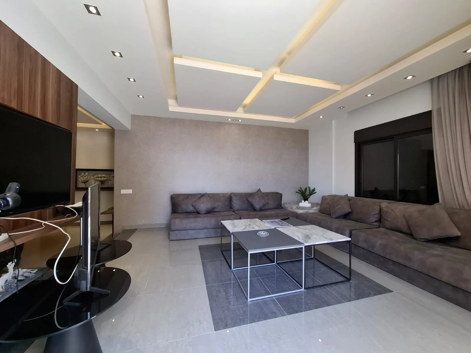 Modern Furnished 3-Bedroom Apartment with Terrace For Sale in Kfaryassine — الصورة 9