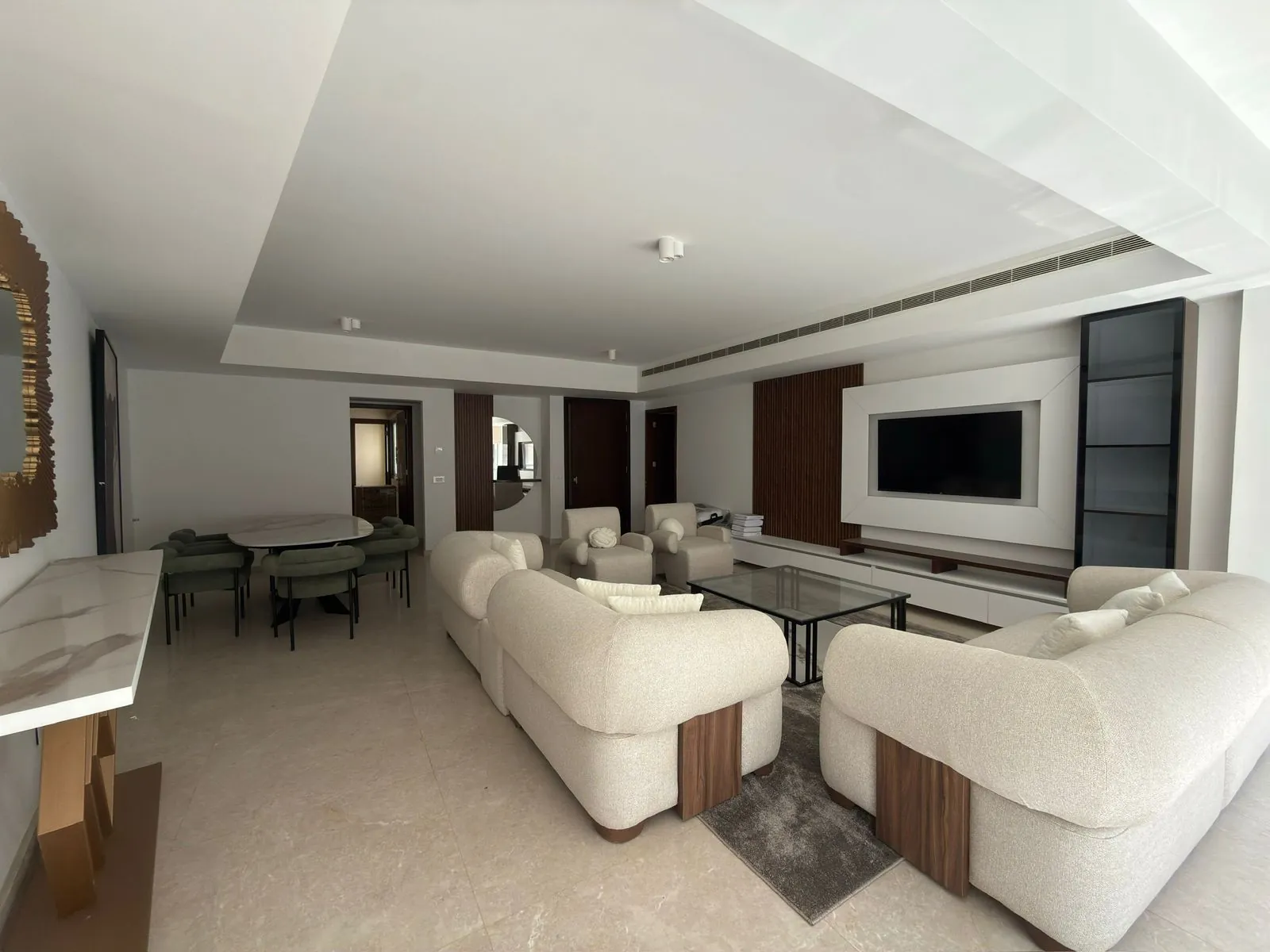Elegant & Furnished Apartment For Rent in Achrafieh, Sassine — الصورة 5