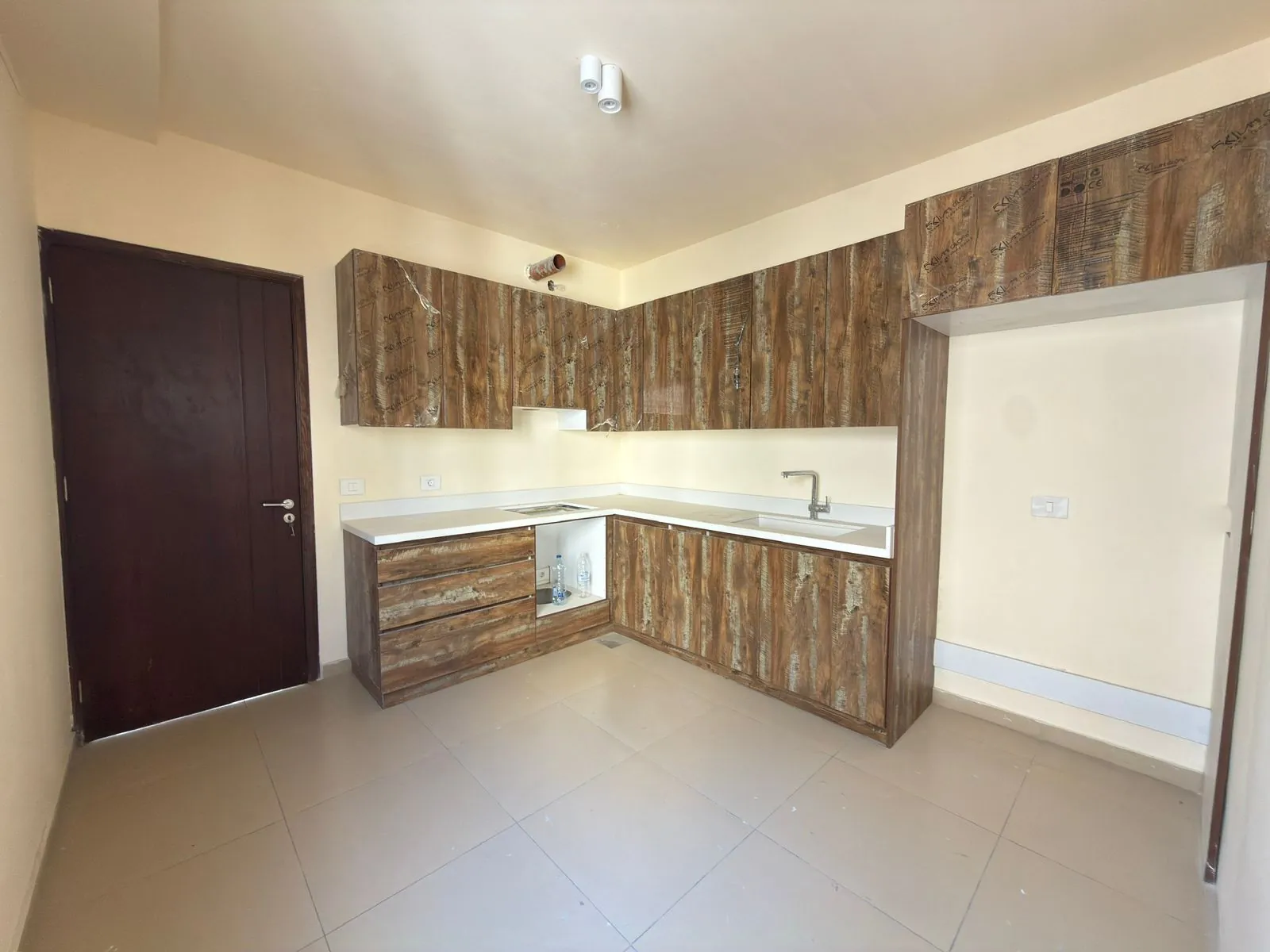 3-Bedroom Apartment For Rent in Achrafieh, Sassine — الصورة 3