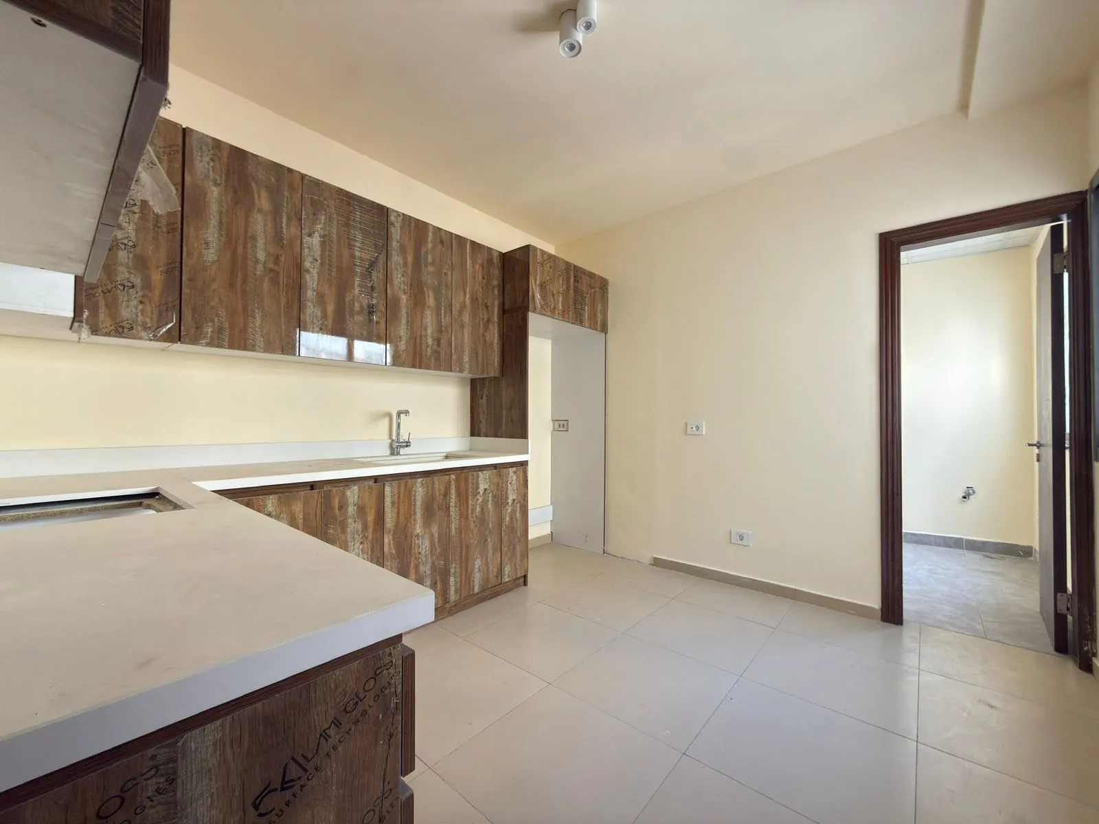 3-Bedroom Apartment For Rent in Achrafieh, Sassine — الصورة 4