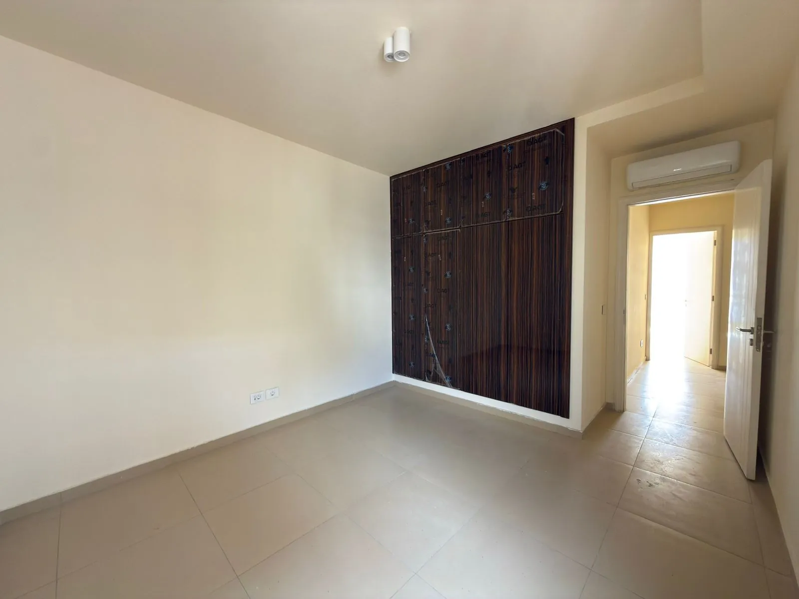3-Bedroom Apartment For Rent in Achrafieh, Sassine — الصورة 5