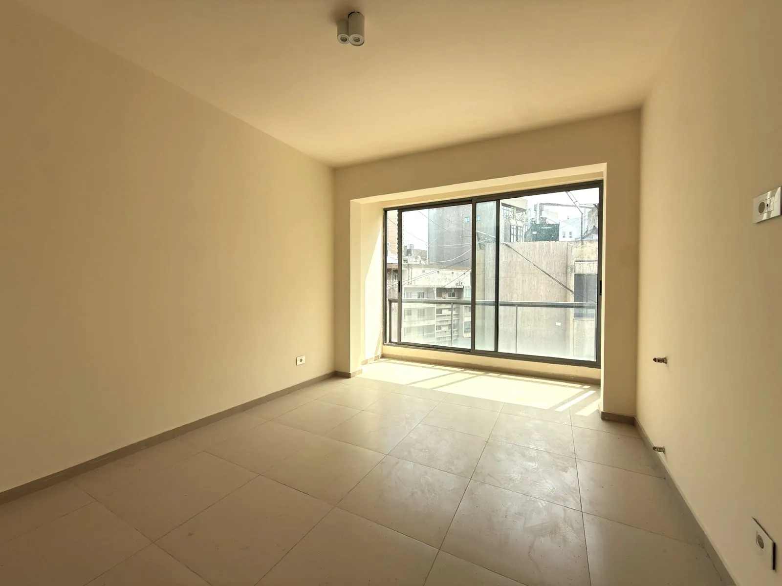 3-Bedroom Apartment For Rent in Achrafieh, Sassine — الصورة 7