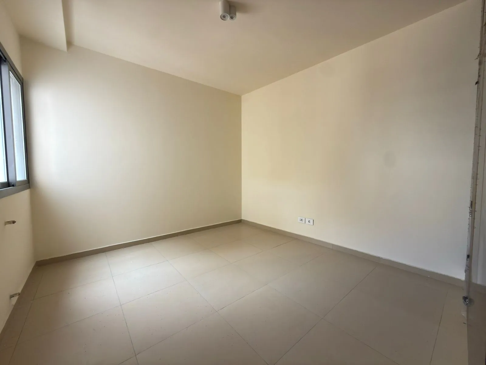 3-Bedroom Apartment For Rent in Achrafieh, Sassine — الصورة 8