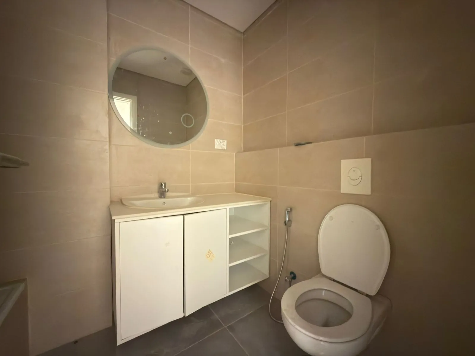 3-Bedroom Apartment For Rent in Achrafieh, Sassine — الصورة 9