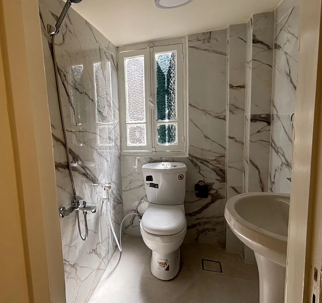Renovated Vintage 2-Bedroom Apartment For Rent in Badaro — الصورة 6