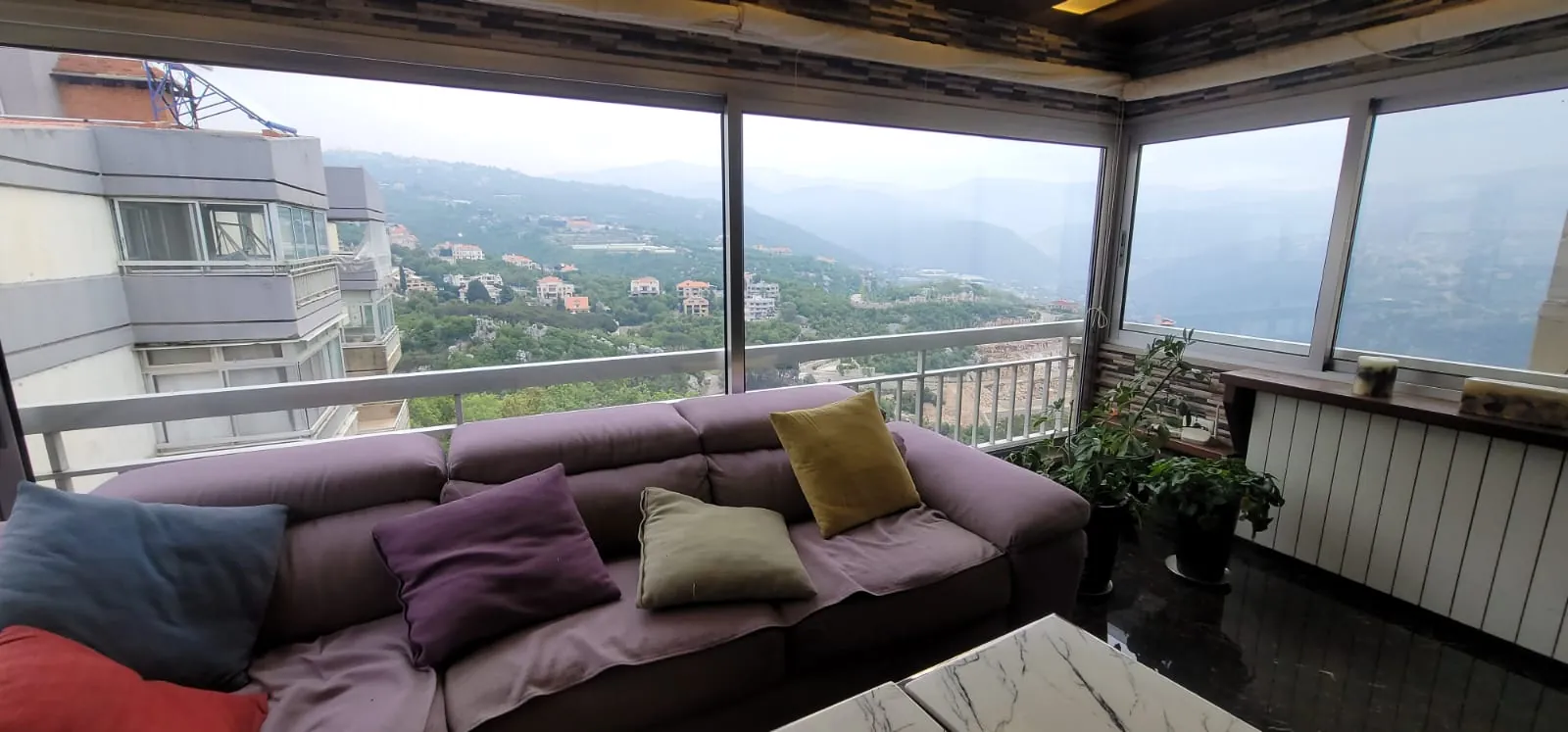 Fully Furnished Apartment with Mountain View For Sale in Ajaltoun — الصورة 3