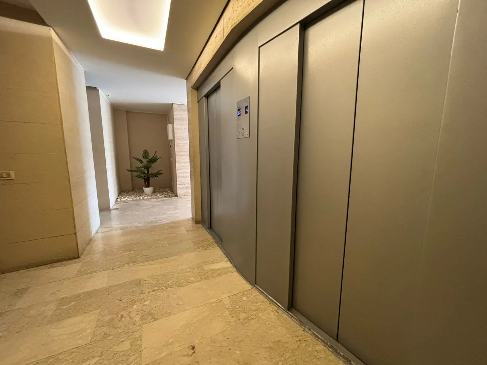 Spacious 3-Bedroom Apartment For Sale in Jal El Dib — الصورة 10