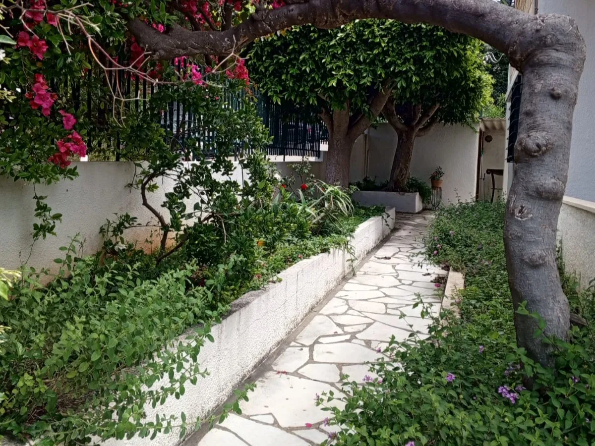 Duplex Villa with Garden and Partial Sea View For Sale In Jbeil — الصورة 9