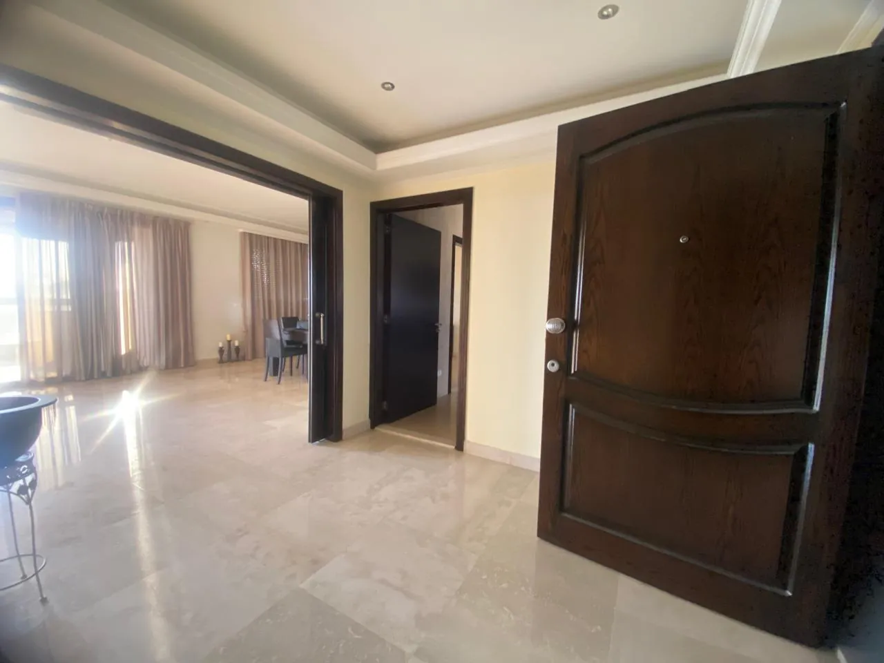 Apartment with City View For Rent in Ras El Nabeh, Beirut — الصورة 4
