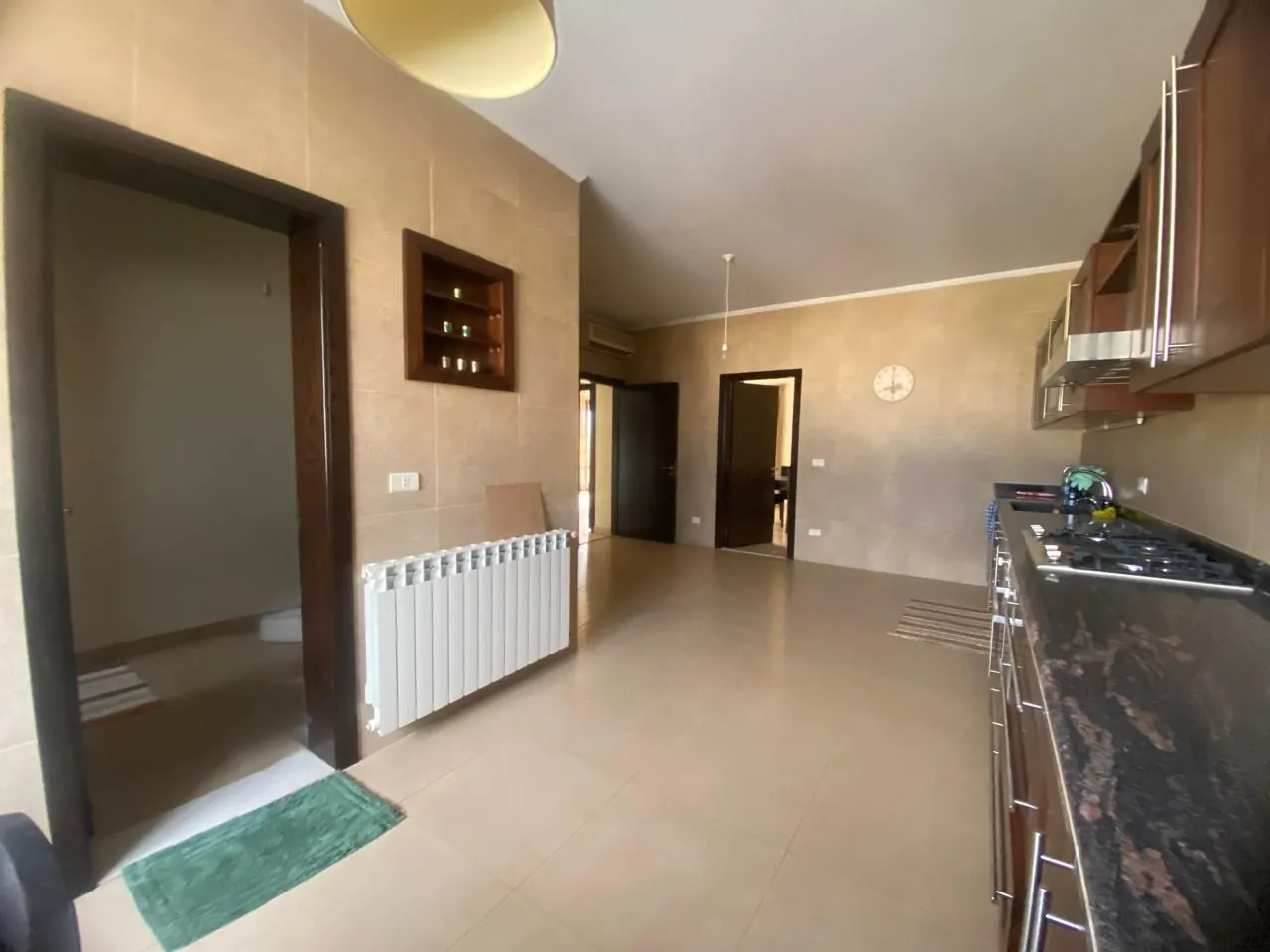 Apartment with City View For Rent in Ras El Nabeh, Beirut — الصورة 7