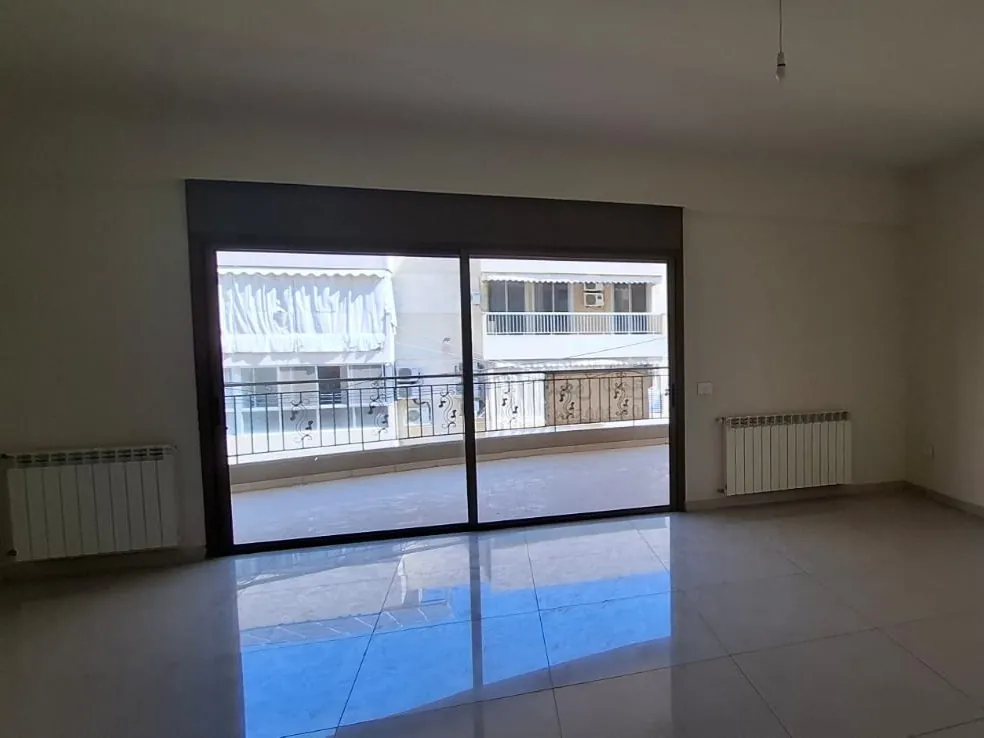 Deluxe Apartment with Terrace For Sale in Antelias — الصورة 2