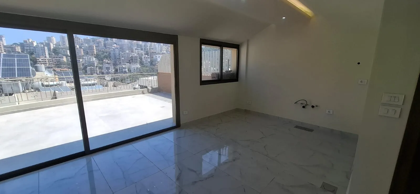 Beautiful Duplex with Terrace For Sale in Antelias — الصورة 3