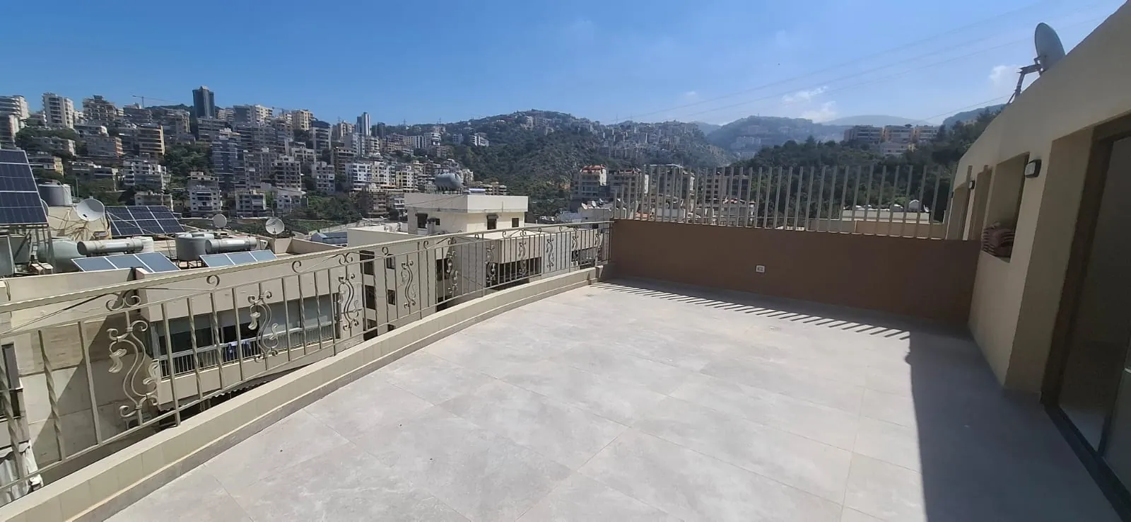 Beautiful Duplex with Terrace For Sale in Antelias — الصورة 4