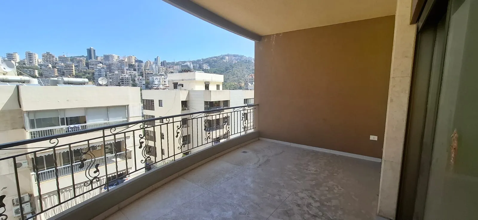 Beautiful Duplex with Terrace For Sale in Antelias — الصورة 6