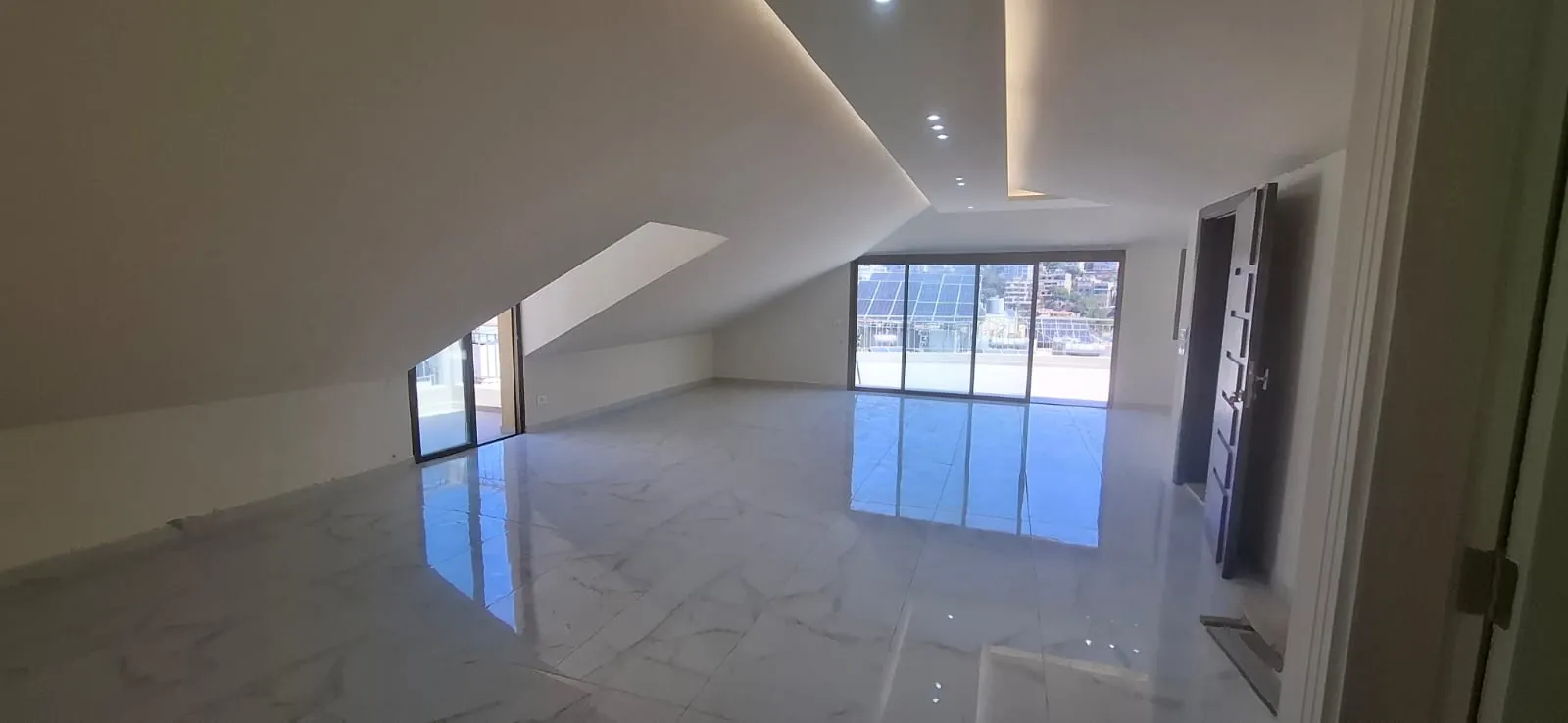 Beautiful Duplex with Terrace For Sale in Antelias — الصورة 9
