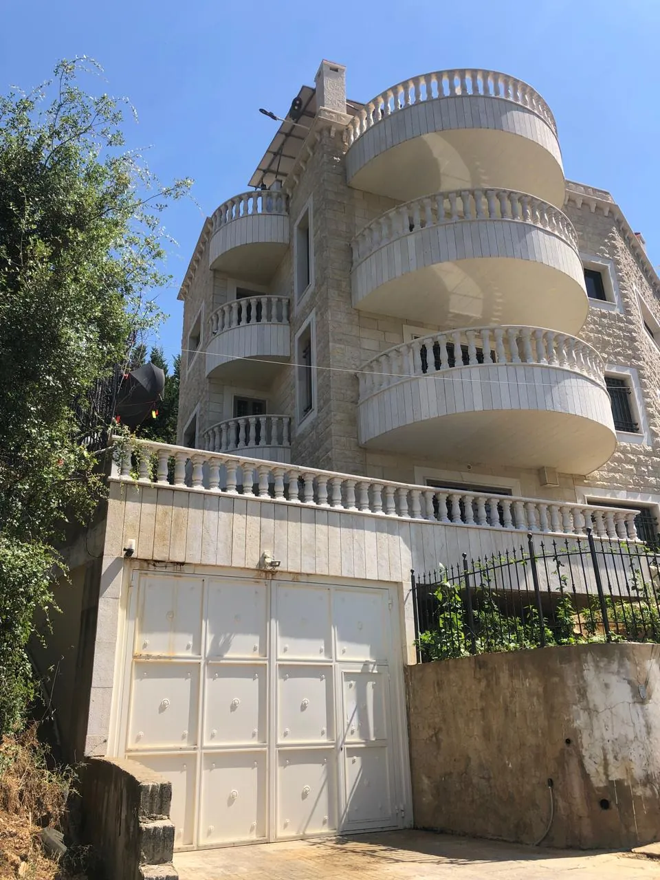 5-Floors Villa with Mountain View For Sale in Baabdat — الصورة 5