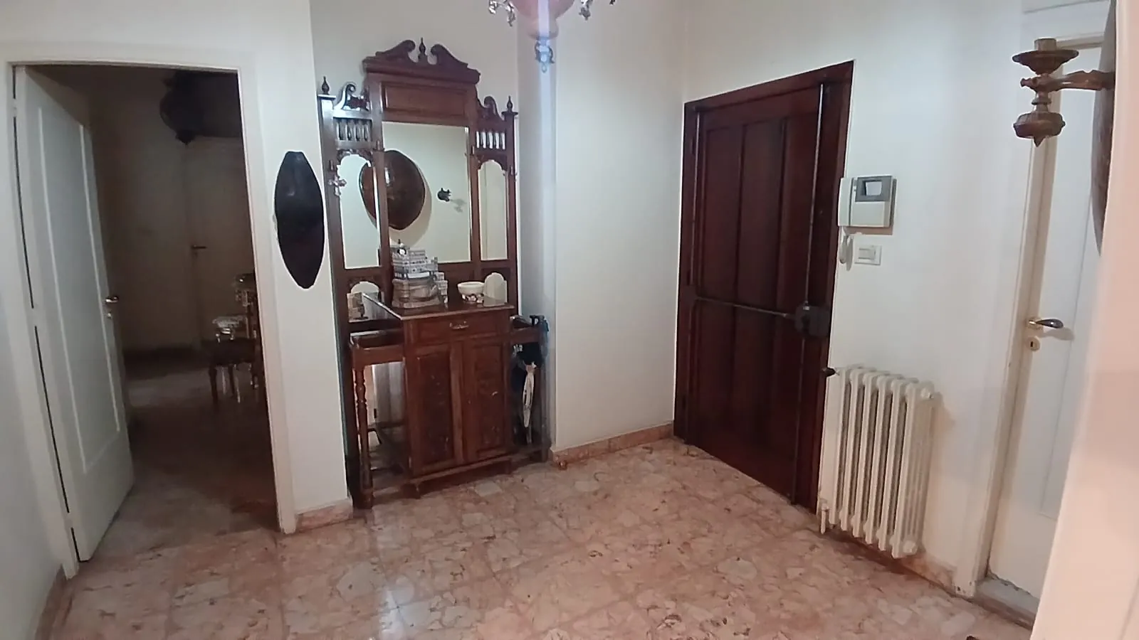 Spacious 3-Bedroom Apartment For Sale in Zalka — الصورة 4