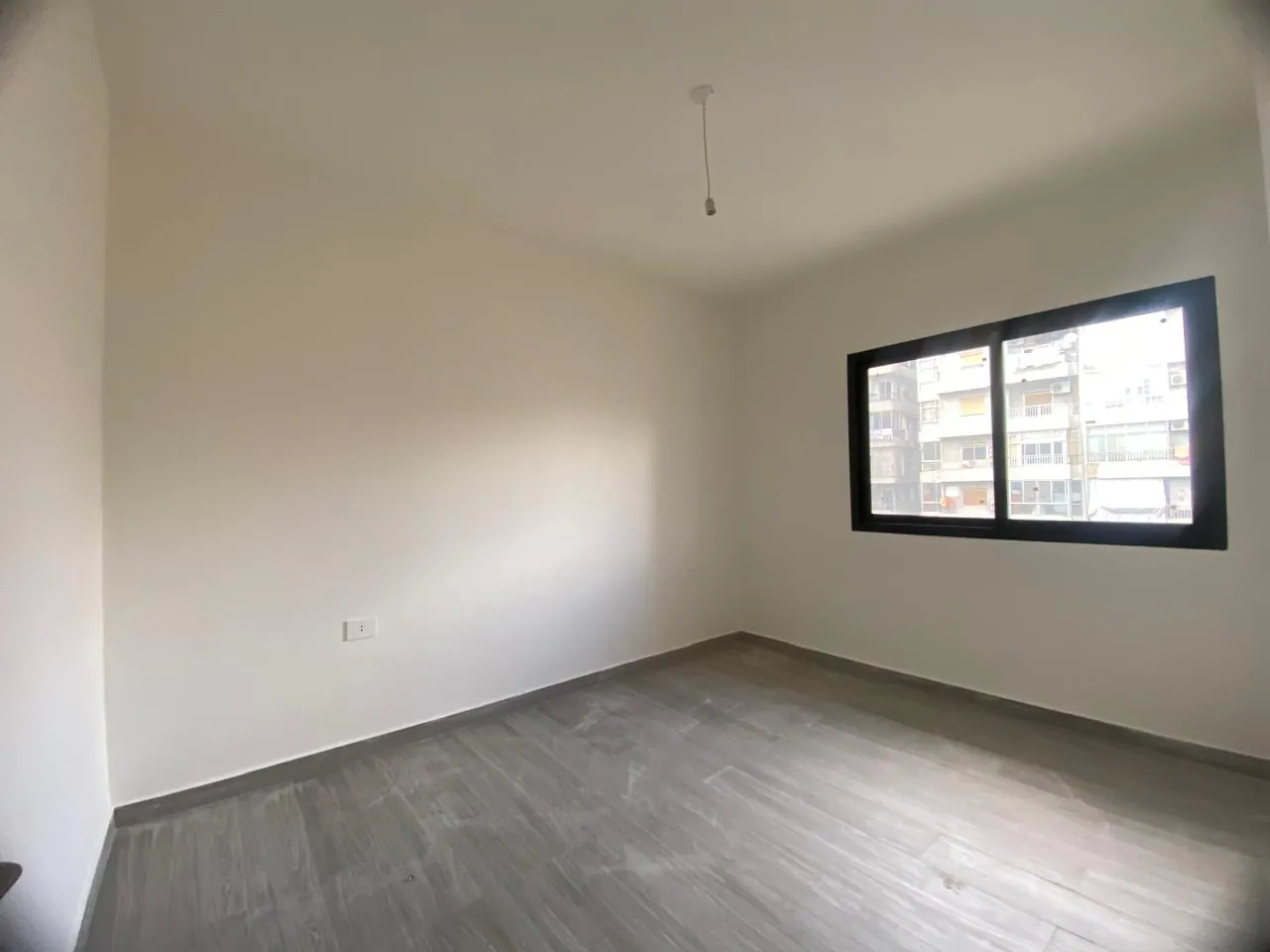 3-Bedroom Apartment For Sale in Calm Area of Mar Elias, Beirut — الصورة 7