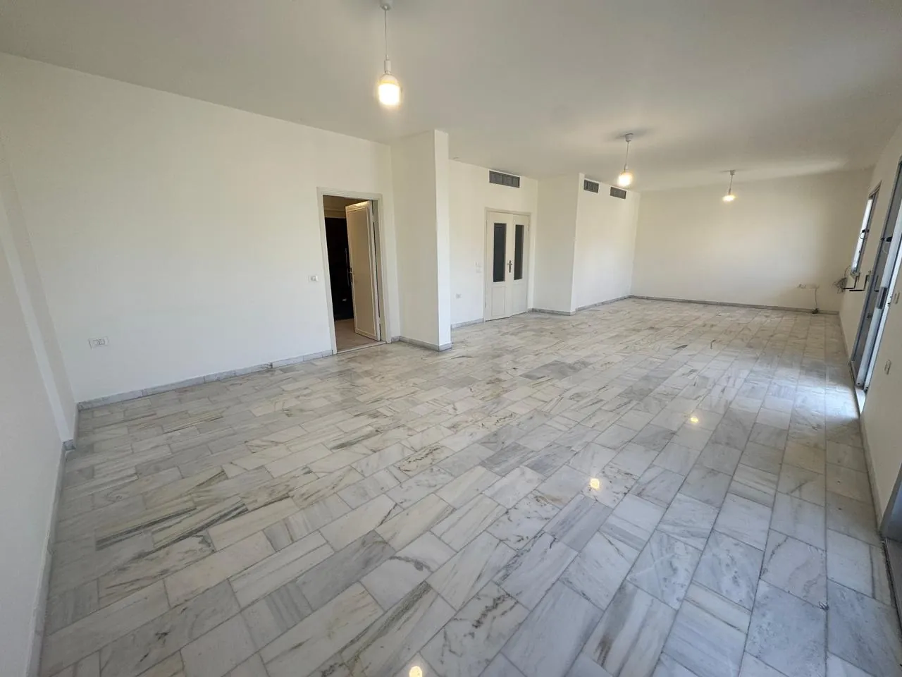 3-Bedroom Apartment For Sale in Mar Elias, Beirut — الصورة 2