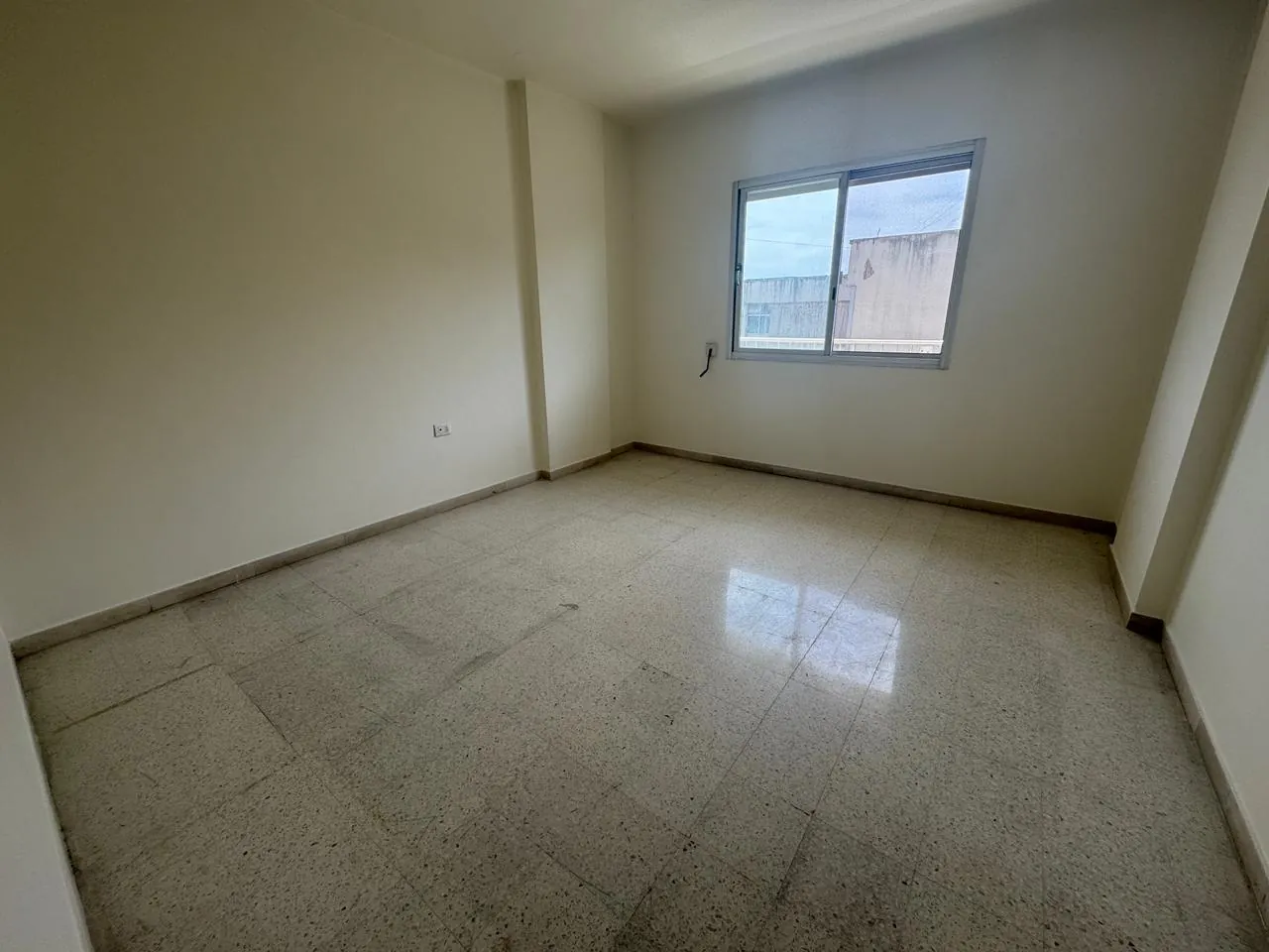 3-Bedroom Apartment For Sale in Mar Elias, Beirut — الصورة 5