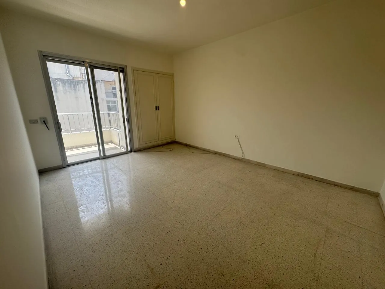 3-Bedroom Apartment For Sale in Mar Elias, Beirut — الصورة 6