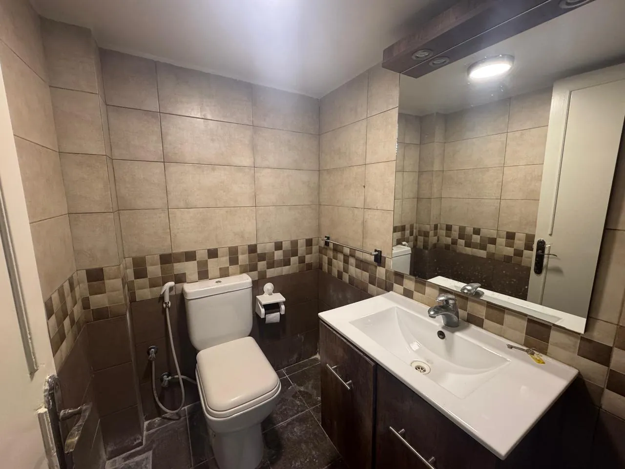 3-Bedroom Apartment For Sale in Mar Elias, Beirut — الصورة 9